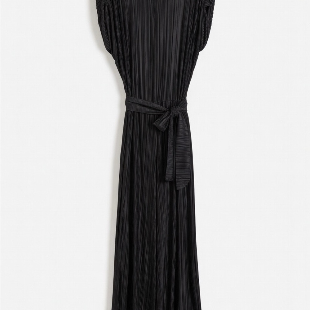 Elegant Black Pleated Dress